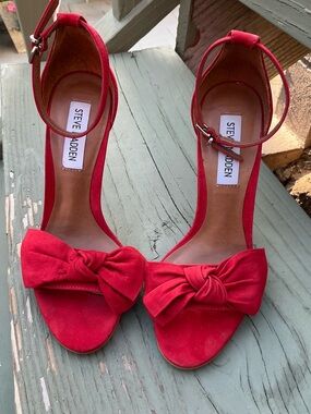 Steve Madden Suede Red Bow Ankle-Strap Heels Sandals Size 5.5 M
